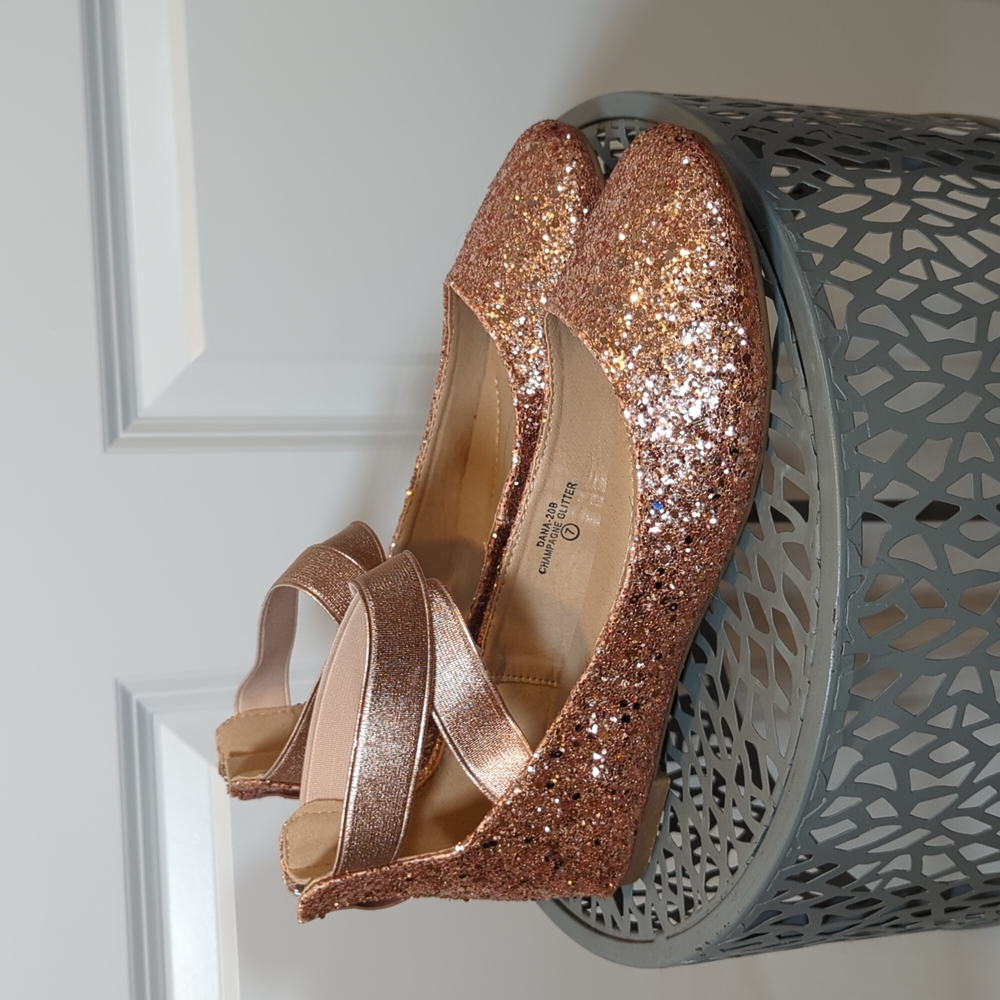 Champagne Glitter size 7 Flats